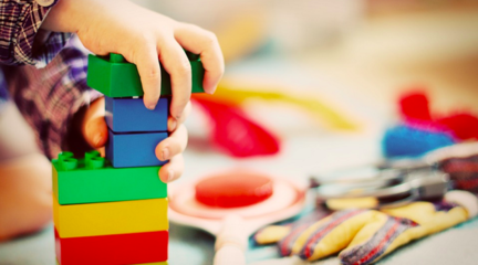 從玩耍到成長(zhǎng) 幼兒教玩具選購(gòu)指南與技術(shù)銷售新趨勢(shì)
